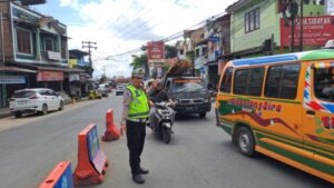 Personel Ditlantas Polda Sumut sudah turun ke jalan mengantisipasi lonjakan volume kendaraan pada puncak libur nataru. (istimewa)