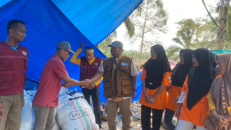 Laznas AQL Peduli menyalurkan bantuan logistik ke Dusun Lubuk Sidup Aceh Tamiang sebagai bagian dari upaya pendampingan bagi warga terdampak bencana. (istimewa)