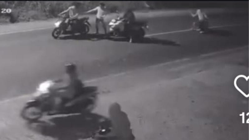 Tangkapan layar aksi pembegalan yang dilakukan tersangka dan viral di media sosial. (istimewa)