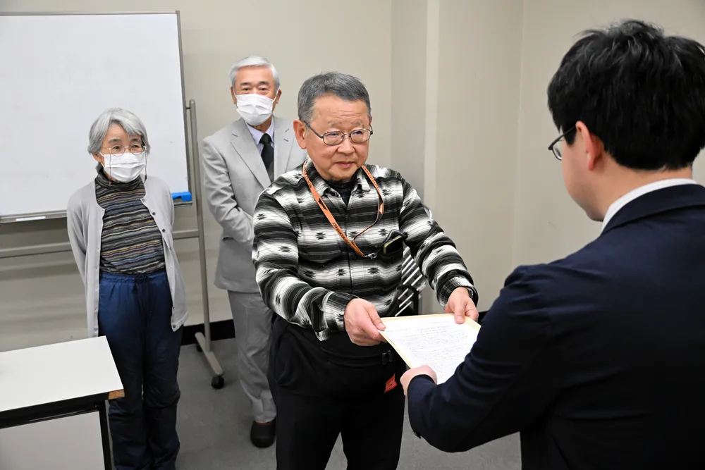 Citizens’ group requests noise countermeasures from Sapporo City and national government over extension of Okadama Airport runway.