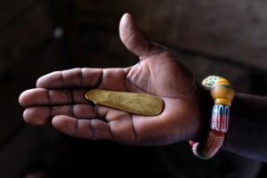 يدر التعدين التقليدي حوالي 95 مليار دولار على مستوى أفريقيا (رويترز)