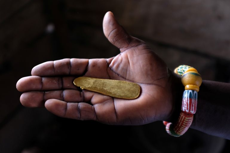 يدر التعدين التقليدي حوالي 95 مليار دولار على مستوى أفريقيا (رويترز)