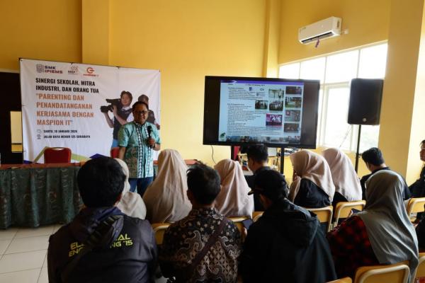SMK IPIEMS Surabaya melibatkan orang tua dan mitra industri dalam persiapan PKL untuk membentuk karakter, disiplin, dan kesiapan kerja siswa. Foto Surabaya.iNews.id/ist
