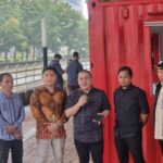 Dirut PTMP David Rahardja mendampingi Anggota DPRD Kota Bekasi saat mengunjungi lokasi wisata air Kalimalang, Kamis 22/01/2026)