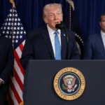 Ông Trump trong cuộc họp báo ngay sau chiến dịch tấn công Venezuela ngày 3-1 - Ảnh: REUTERS