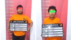 Kedua tersangka curanmor usai menjalani perawatan luka tembak di RS Bhayangkara Medan. (istimewa)