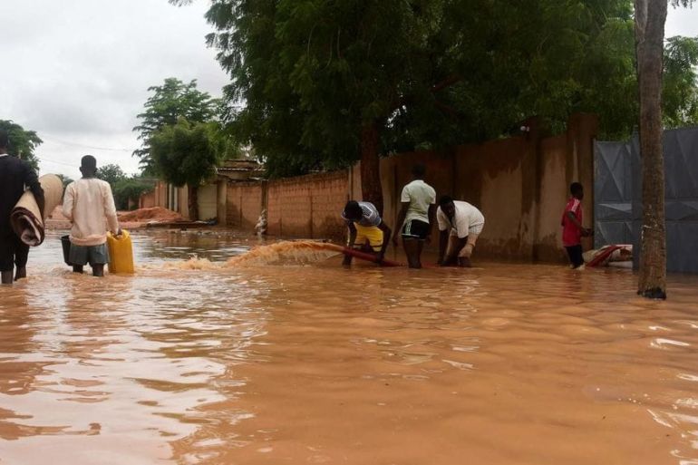 في النيجر كما في دول الساحل الافريقي أدى تغير المناخ إلى تفاقم الفيضانات (الأناضول)
