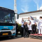 Gubernur Banten Andra Soni bersama Wakil Gubernur Achmad Dimyati Natakusumah (Tengah), meresmikan pengoperasian Trans Banten Koridor 3 dengan rute Terminal Pakupatan–Kampus Untirta Sindangsari.