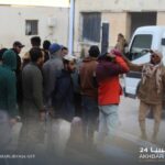 ليبيا تعزز أمن حدودها: ترحيل 26 مواطناً مصرياً مخالفاً عبر منفذ أمساعد