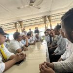 Foto: Menteri PU Dody Hanggodo saat berdialog dengan perwakilan pedagang di Pusat Pasat Medan. (Kartika Sari/detikSumut)