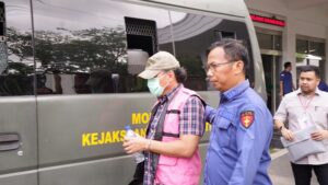 Eks Kepala KSOP Belawan Rivolino saat menjalani penahanan oleh penyidik Kejati Sumut terkait kasus dugaan korupsi PNBP jasa kepelabuhanan di Pelabuhan Belawan. (istimewa)