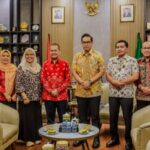 Wali Kota Medan, Rico Waas, berfoto bersama Pengda Sumut IAI. (istimewa)