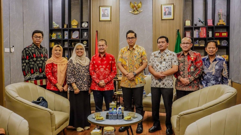 Wali Kota Medan, Rico Waas, berfoto bersama Pengda Sumut IAI. (istimewa)