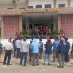 Masyarakat mendatangi Kejaksaan Negeri Samosir untuk meminta seluruh pihak yang terlibat dalam kasus dugaan korupsi Bansos PENA diperiksa secara menyeluruh. (robin nainggolan/dok)