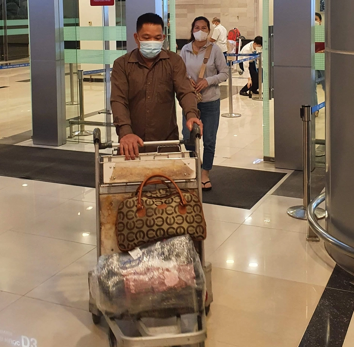 Đường bay Hải Phòng - Cần Thơ do Tổng công ty Hàng không Việt Nam khai thác sẽ tạm dừng từ 1-4 - Trong ảnh: Hành khách qua sân bay Cần Thơ - Ảnh: LÊ DÂN