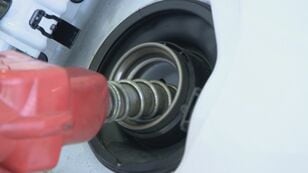 [أسعار البنزين] هل يمكن أن يتجاوز 300 ين للتر دون دعم؟ ما مصير إطلاق الحكومة للاحتياطي النفطي؟ بعض المحطات في ناغويا لا تزال عند 200 ين