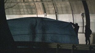 أجري تحقيق ميداني لحادث طريق ميشين السريع الجديد الذي أسفر عن 6 وفيات. سائقة شاحنة كبيرة: 'كنت أقود مع أخذ فترات راحة'. من المتوقع أن يستغرق التعرف على هويات الستة المتوفين وقتًا. مدينة كامياما، محافظة مي.