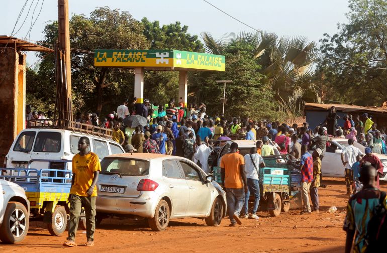 FILE PHOTO: People gather at a petrol station in Bamako, Mali, November 1, 2025, amid ongoing fuel shortages caused by a blockade imposed by al Qaeda-linked insurgents in early September.