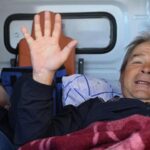 الأوكراني يوري يوروف (يمين) والروسي أوليغ غريتا بعد تحريرهما من قبل "الفيلق الأفريقي" الروسي (سبوتنيك)