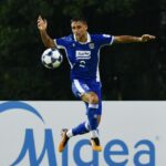 Gelandang Persib Bandung Eliano Reijnders saat beraksi melawan Lion City Sailors. (dok Persib)