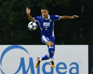 Gelandang Persib Bandung Eliano Reijnders saat beraksi melawan Lion City Sailors. (dok Persib)