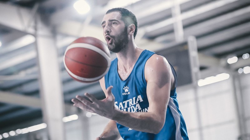 Giorgi Bezhanishvili and Niven Glover Become New Weapons for Satria Muda Pertamina Bandung