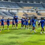 Pemain Persib Bandung melakukan official training jelang melawan Arema FC di BRI Super league, yang akan dilangsungkan di Stadion Gelora Bandung Lautan Api, Kota Bandung, Kamis (23/4). Taofik Achmad Hidayat/Radar Bandung.