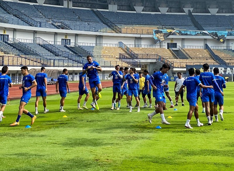 Pemain Persib Bandung melakukan official training jelang melawan Arema FC di BRI Super league, yang akan dilangsungkan di Stadion Gelora Bandung Lautan Api, Kota Bandung, Kamis (23/4). Taofik Achmad Hidayat/Radar Bandung.