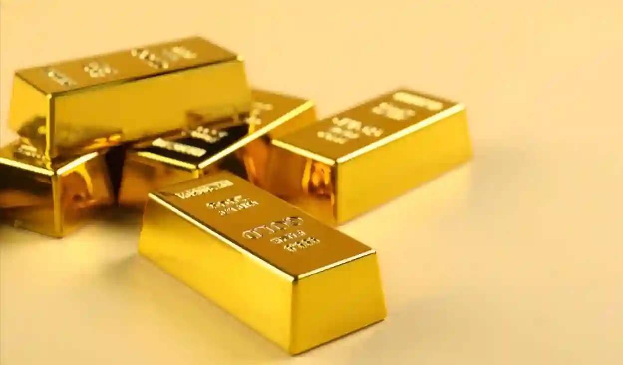 Gold’s stability boosts market confidence, with 21-karat gold holding steady at 524 riyals.