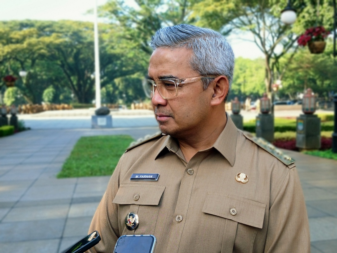 Wali Kota Bandung, Muhammad Farhan saat ditemui awak media di Balai Kota Bandung.(Diwan Sapta Nurmawan/Radar Bandung)