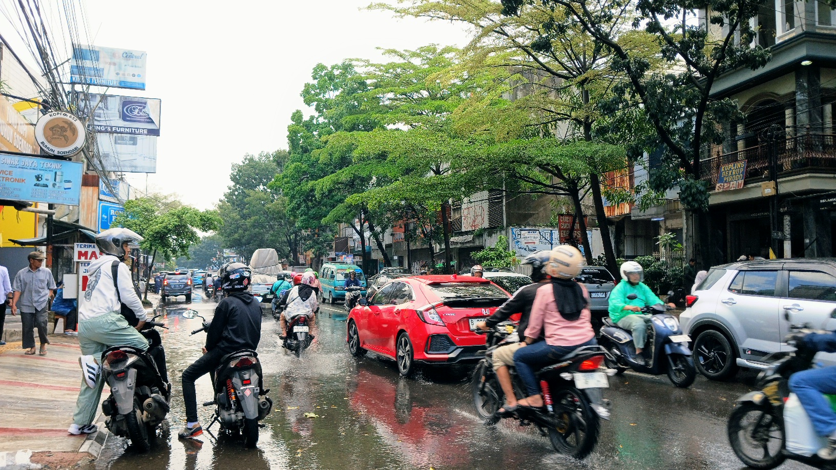 Bandung Infrastructure Revitalization: Streetlights Added, Sidewalks Raised, Drainage Overhauled