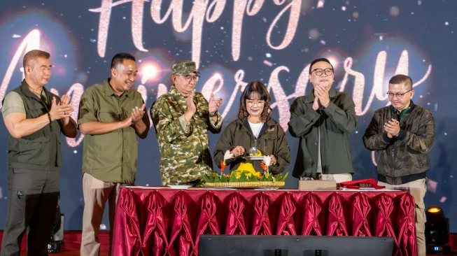 Merlynn Park Hotel angkat tema militer dalam ulang tahun yang ke-16, cerminkan nilai disiplin, dedikasi, dan fokus terhadap target sebagai landasan dalam memberikan pelayanan terbaik kepada seluruh tamu dan mitra (Dok: Merlynn Park Hotel)