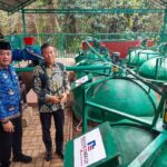 Head of the DKI Jakarta Provincial Parks and Urban Forest Agency, Bayu Meghantara, inspects the Waste-to-Energy (WtE) and Learning Center at Ragunan Wildlife Park in South Jakarta on Tuesday (September 19, 2023). /ANTARA/Erlangga Bregas Prakoso.