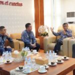 Executive GM Pertamina Patra Niaga Regional Sumbagut Sunardi (kiri) menemui Kabinda Sumut Muhammad Nasrullah Nasution (kanan), Senin (20/4/2026).