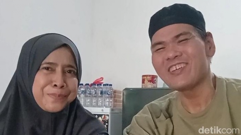 Fahmi Bo dan istri cerita soal usaha warung makan mereka. (Febryantino/detikcom)
