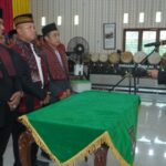 Suasana pelantikan pengurus Lembaga Adat Dalihan Natolu Tabagsel Kabupaten Asahan periode 2025 2029 di Rumah Adat Solo Godang Kisaran. (istimewa)