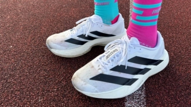 Ilustrasi sepatu lari Giveaway (Freepik)