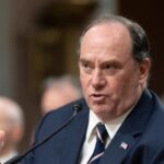 دون تقديم تفسير.. البنتاجون يعلن مغادرة وزير البحرية الأمريكي منصبه 1