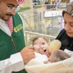 عاجل: إنفاذًا لتوجيهات القيادة.. وصول التوأم الملتصق المغربي "سجى وضحى" إلى الرياض 1