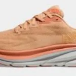 hoka clinton 9, sepatu yang bisa digunakan dalam setiap waktu.