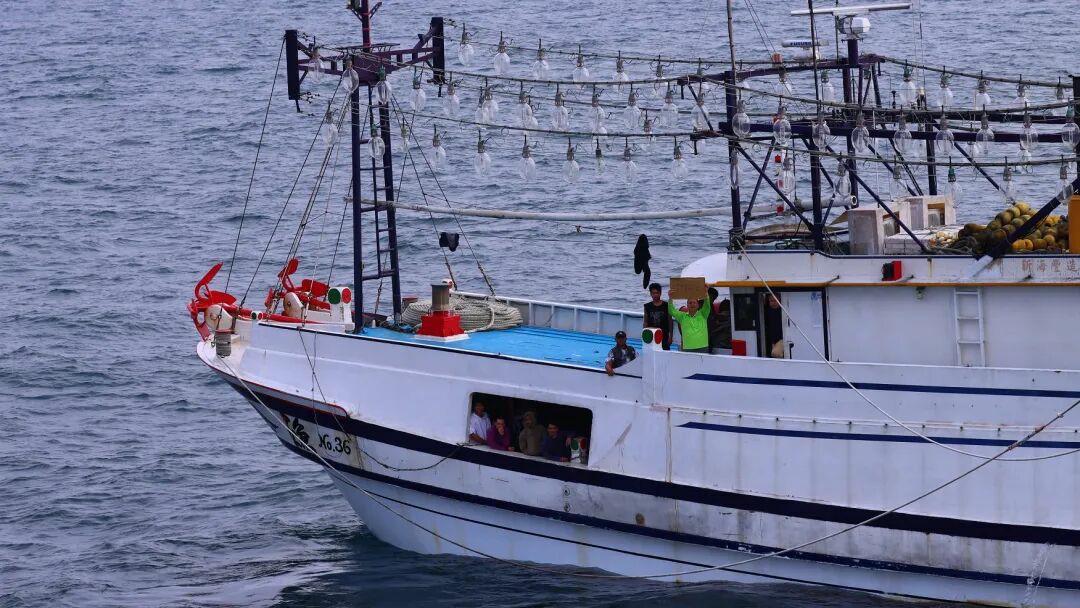 附近渔船发出求救信号 图片来源：“中国海警”微信公众号