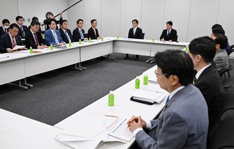 This photo shows a working-level meeting of the National Council on Social Security at which an explanation was given about the preparation period for modifying cash register systems accompanying a consumption tax cut, in the Diet, April 8, 2026. (Mainichi/Akihiro Hirata)