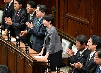 Prime Minister Sanae Takaichi, center, bows as a bill to establish a national intelligence committee passes the House of Representatives during a plenary session on April 23, 2026. (Mainichi/Akihiro Hirata)