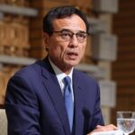 Takeshi Niinami speaks at a press conference in Tokyo's Chiyoda Ward, Sept. 30, 2025. (Mainichi/Kenji Ikai)