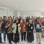 Sebanyak 60 pelajar dan mahasiswa di Surabaya mengikuti pembinaan kepemimpinan selama dua hari. Mereka ditempa melalui simulasi kasus nyata untuk menjadi pemimpin muda adaptif di era digital. Foto alup
