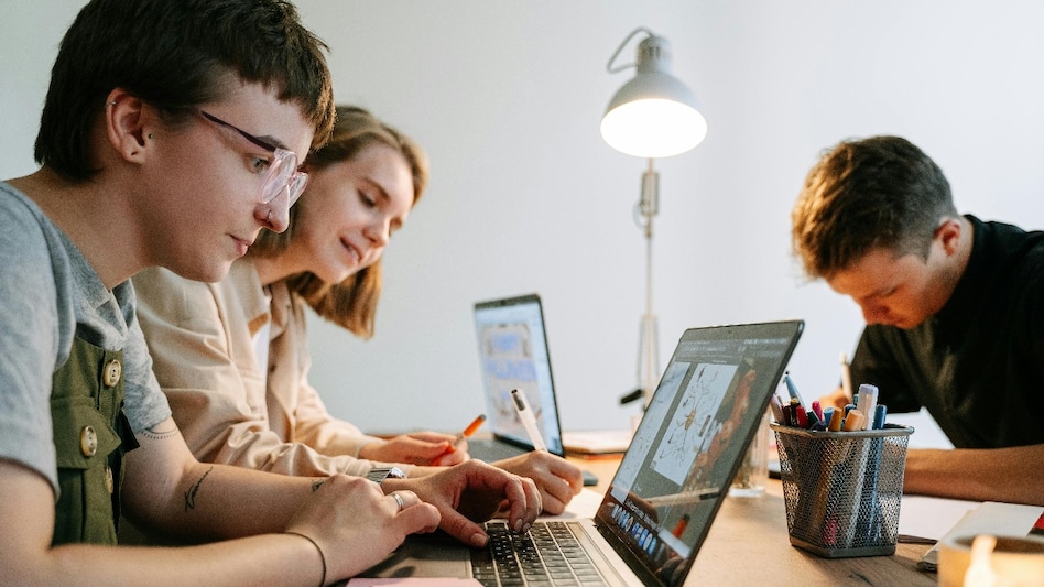 Сотрудник уволился после запрета удалённой работы, начальник в шоке.