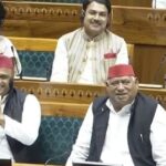 पीएम मोदी ने सपा मुखिया अखिलेश यादव को कहा दोस्त तो उन्होंने हाथ जोड़ लिए