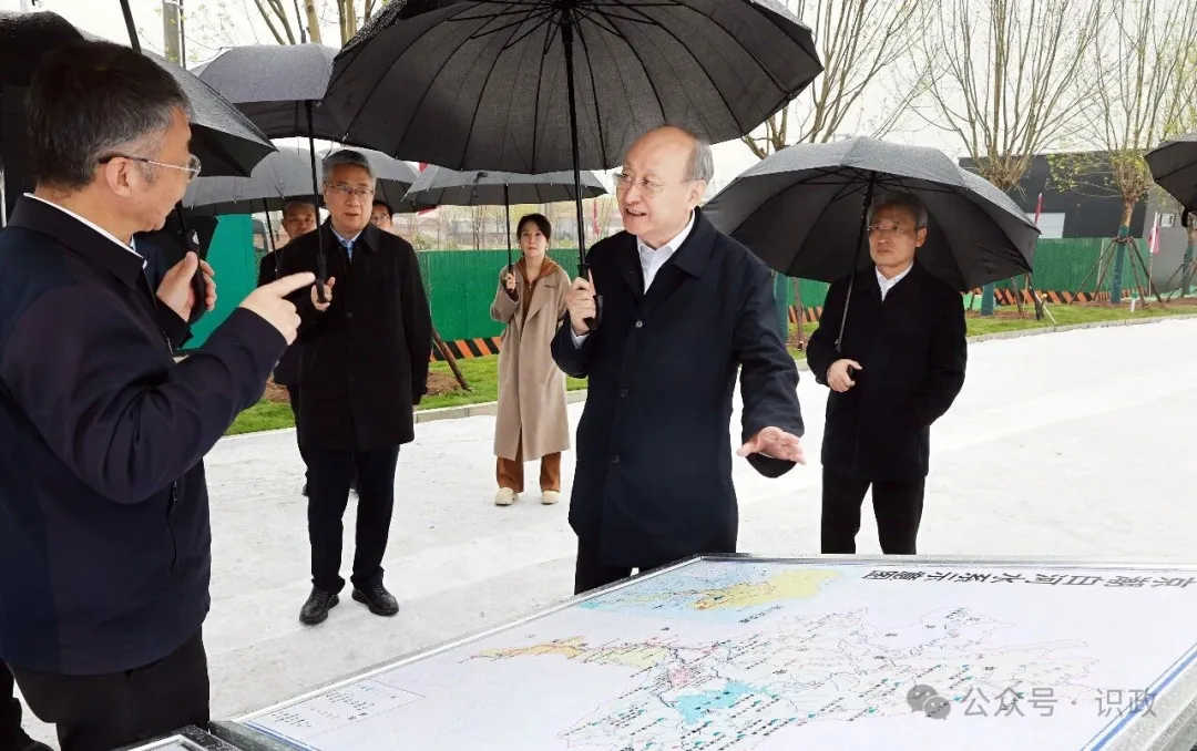 听取潮白河水系整体情况介绍