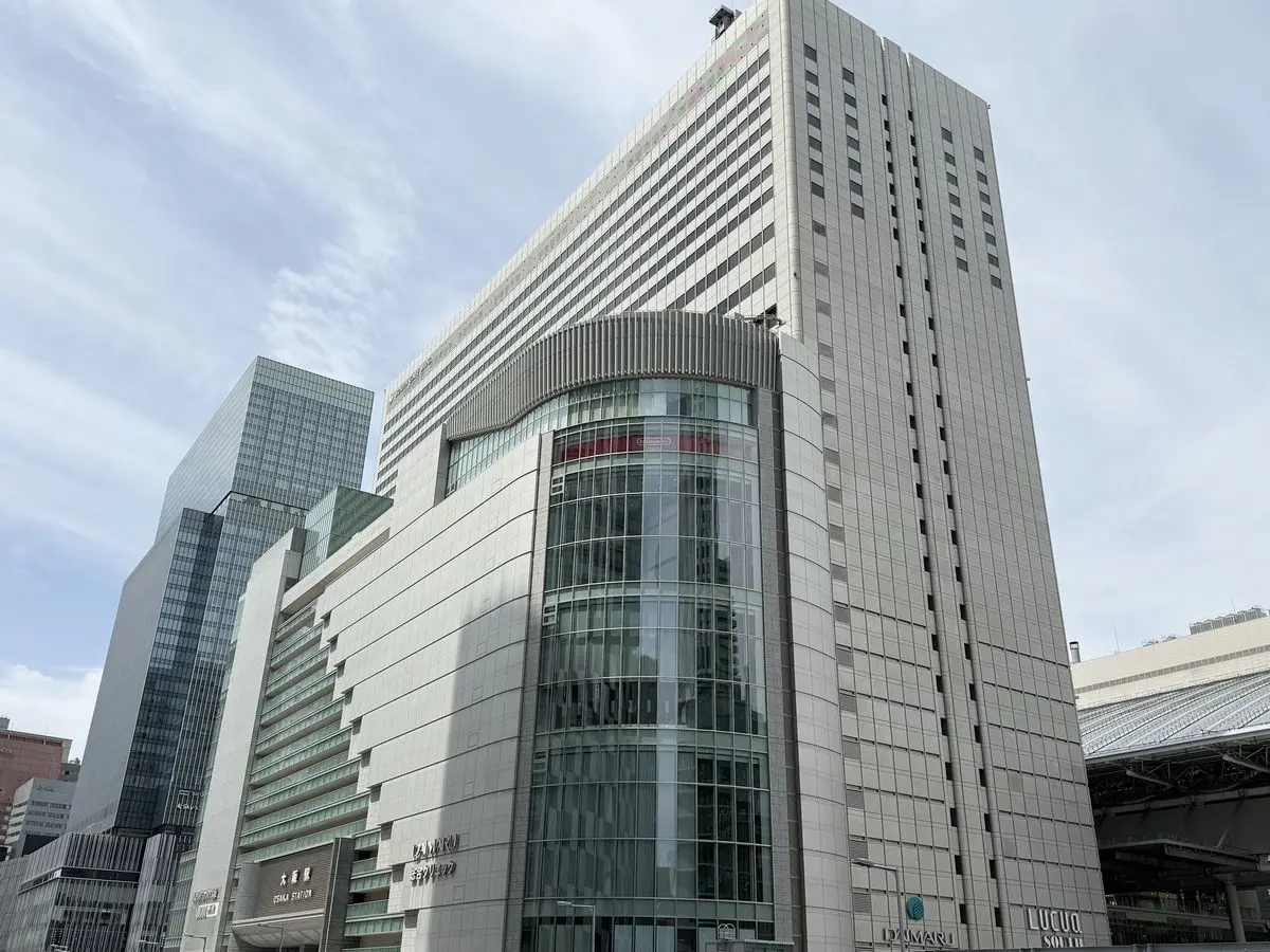 こちらは大阪市北区にある『大丸梅田店』です。