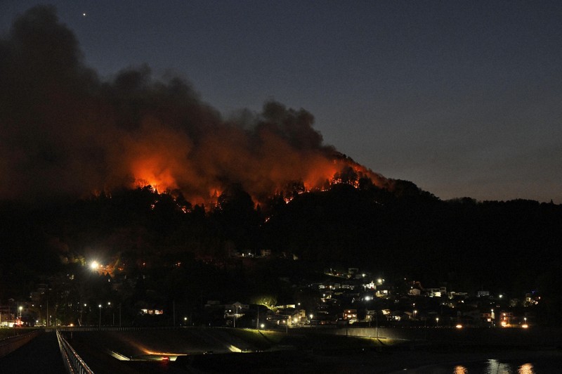 A wildfire approaches the Kirikiri district of Otsuchi, Iwate Prefecture, northeastern Japan, on the evening of April 24, 2026. (Kyodo)